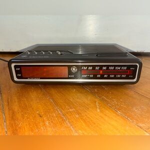 VTG Genuine GE (7-4612BKA) Digital Radio Alarm Clock AM / FM Radio Snooze WORKS
